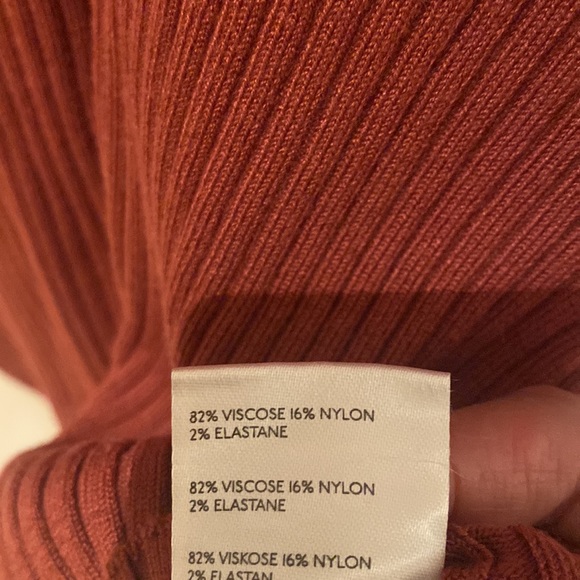 Red Ribbed Button-Up Dress - Picture 6 of 6